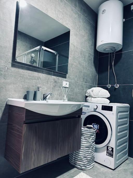 Priam Apartment Prishtine Bagian luar foto
