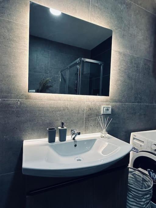 Priam Apartment Prishtine Bagian luar foto