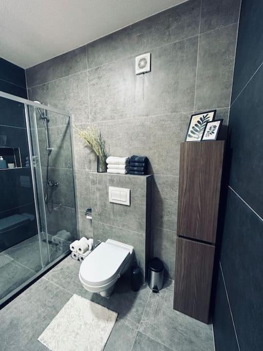 Priam Apartment Prishtine Bagian luar foto